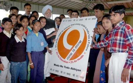 Children meet Prime Minister Singh in the 9 is mine Campaign